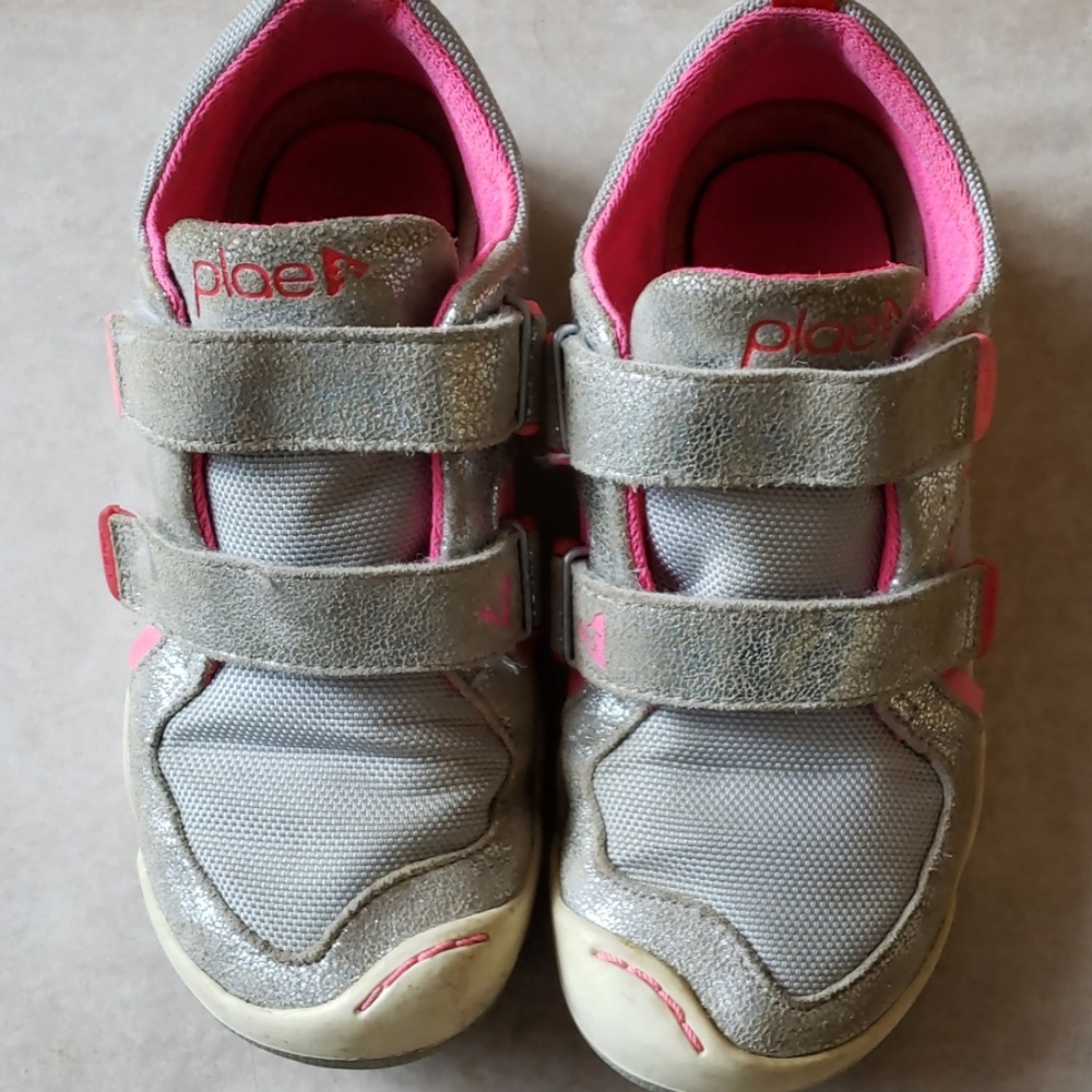 Plae shoes